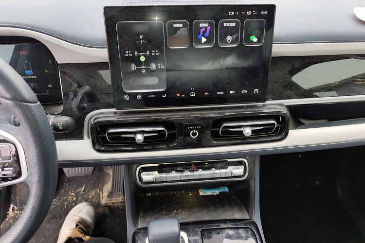 Used BAIC Off-Road BJ60 2022 2.0T May Day Edition Five Seats Audio And AC Panel