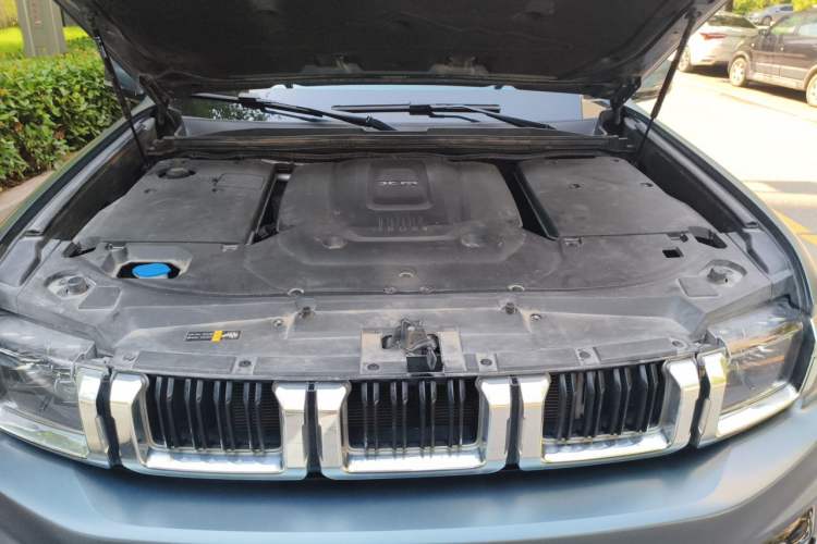 Used BAIC Off-Road BJ60 2022 2.0T Version 11 Five Seats Engine Bay