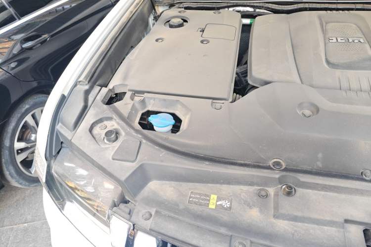Used BAIC Off-Road BJ60 2022 2.0T May Day Edition Five Seats Engine Bay Right
