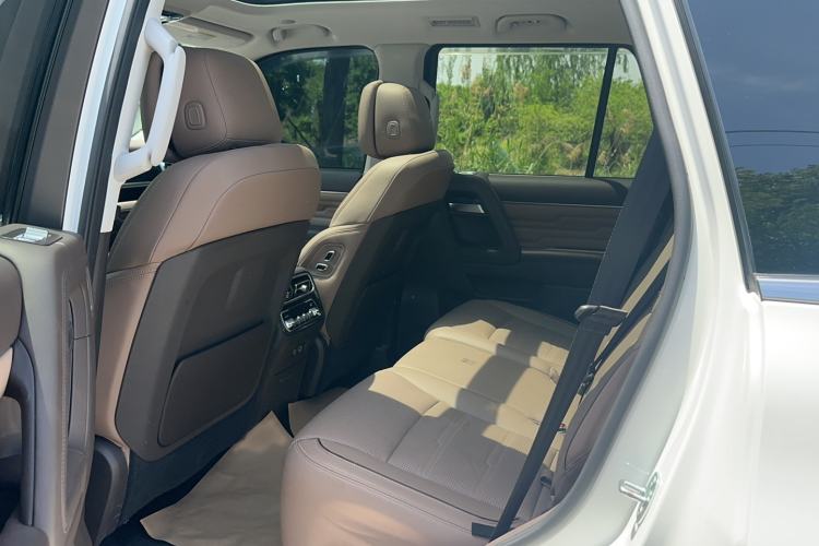 Used BAIC Off-Road BJ60 2022 2.0T Version 11 Five Seats Interior 3