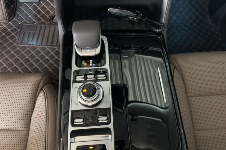 Used BAIC Off-Road BJ60 2022 2.0T May Day Edition Five Seats Interior 4