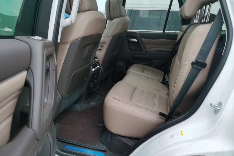 Used BAIC Off-Road BJ60 2022 2.0T May Day Edition Five Seats Interior 4