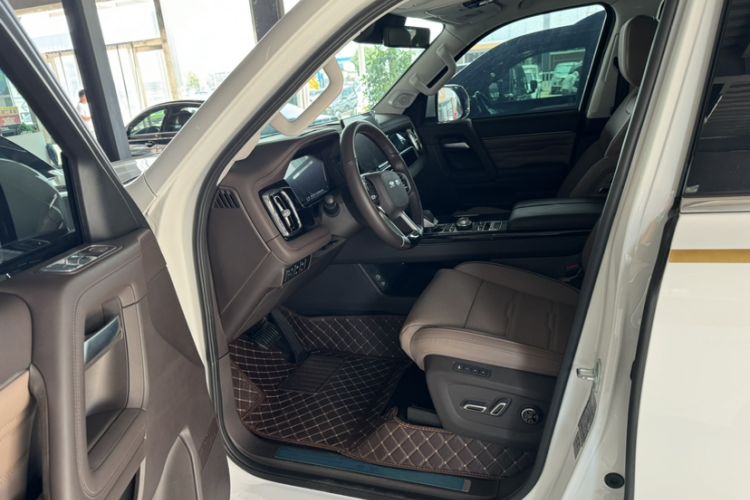 Used BAIC Off-Road BJ60 2022 2.0T May Day Edition Five Seats Interior 5