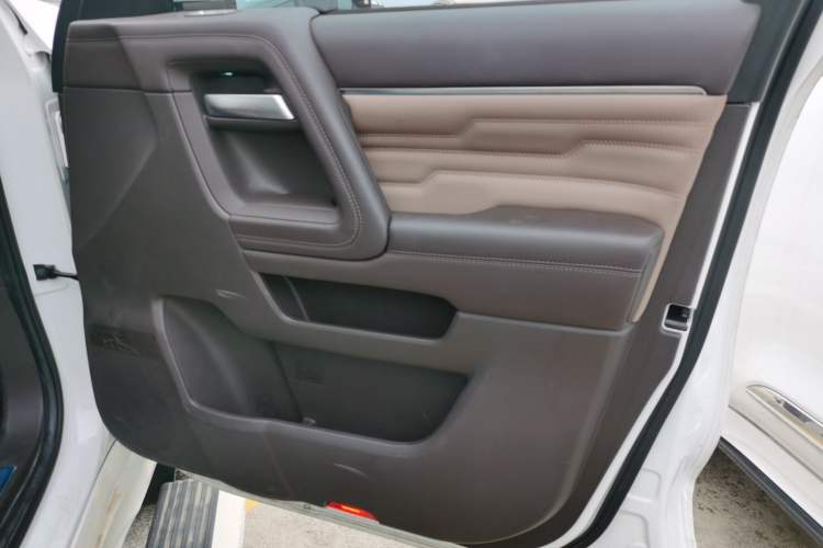 Used BAIC Off-Road BJ60 2022 2.0T May Day Edition Five Seats Interior 5