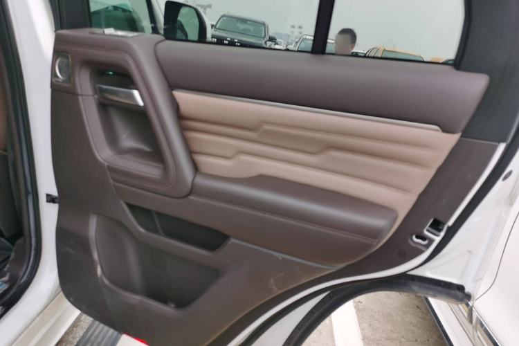 Used BAIC Off-Road BJ60 2022 2.0T May Day Edition Five Seats Interior 6