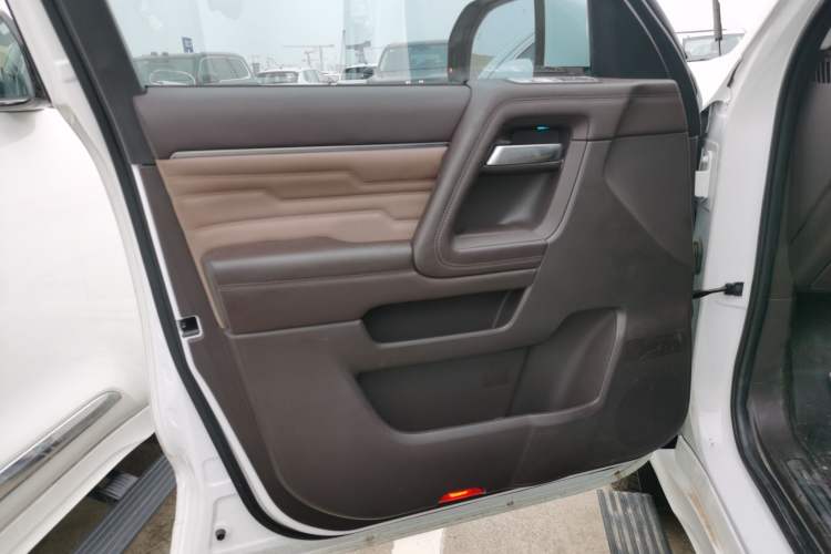 Used BAIC Off-Road BJ60 2022 2.0T May Day Edition Five Seats Interior 7