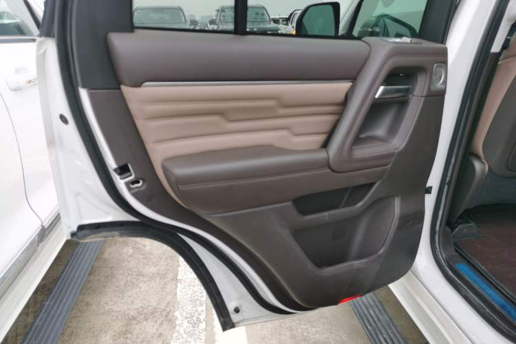 Used BAIC Off-Road BJ60 2022 2.0T May Day Edition Five Seats Interior 8
