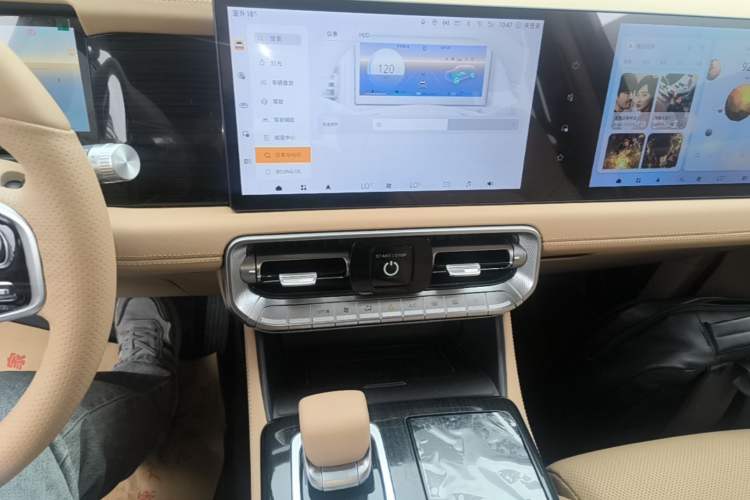 Used BAIC Off-Road BJ60 Leiting 2024 Magic Electric Drive Advanced Version 5 Seats Audio And AC Panel
