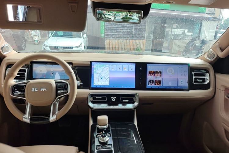 Used BAIC Off-Road BJ60 Leiting 2024 Magic Electric Drive Advanced Version 5 Seats Center Console