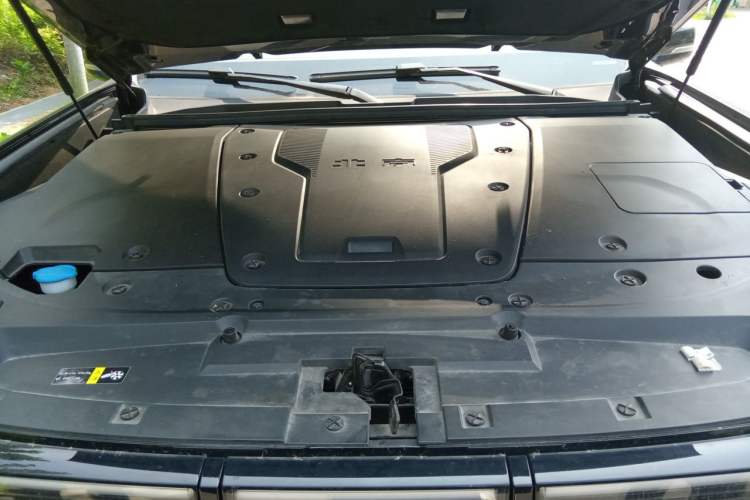 Used BAIC Off-Road BJ60 Leiting 2024 Magic Electric Drive Advanced Version 5 Seats Engine Bay