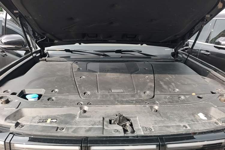 Used BAIC Off-Road BJ60 Leiting 2024 Magic Electric Drive Advanced Version 5 Seats Engine Bay