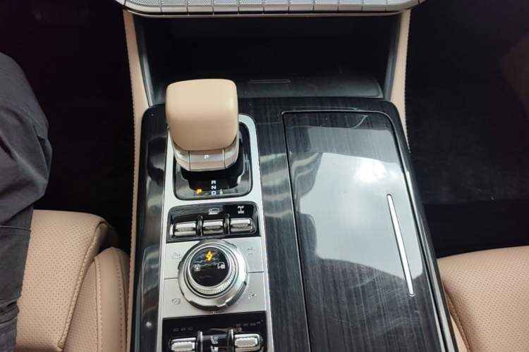 Used BAIC Off-Road BJ60 Leiting 2024 Magic Electric Drive Advanced Version 5 Seats Gear Lever