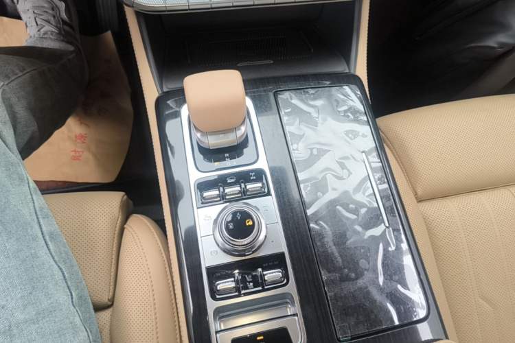 Used BAIC Off-Road BJ60 Leiting 2024 Magic Electric Drive Advanced Version 5 Seats Gear Lever
