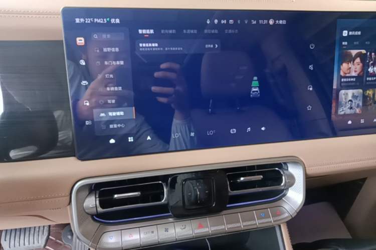 Used BAIC Off-Road BJ60 Leiting 2024 Magic Electric Drive Advanced Version 5 Seats Audio And AC Panel