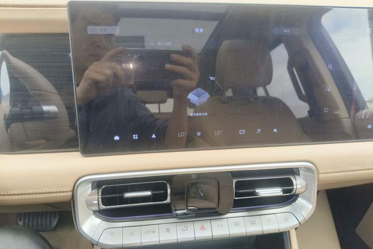 Used BAIC Off-Road BJ60 Leiting 2024 Magic Electric Drive Advanced Version 7 Seats Audio And AC Panel