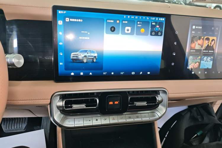 Used BAIC Off-Road BJ60 Leiting 2024 Magic Electric Drive Advanced Version 5 Seats Audio And AC Panel