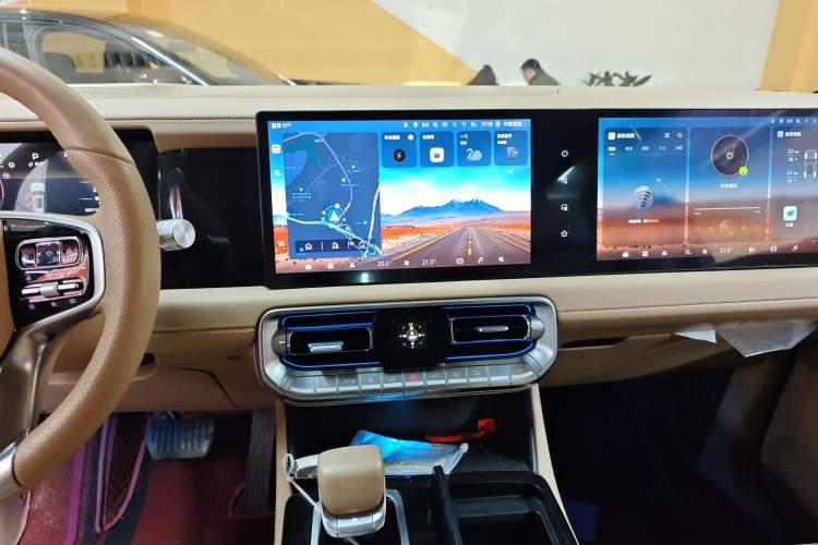 Used BAIC Off-Road BJ60 Leiting 2024 Magic Electric Drive Advanced Version 5 Seats Audio And AC Panel