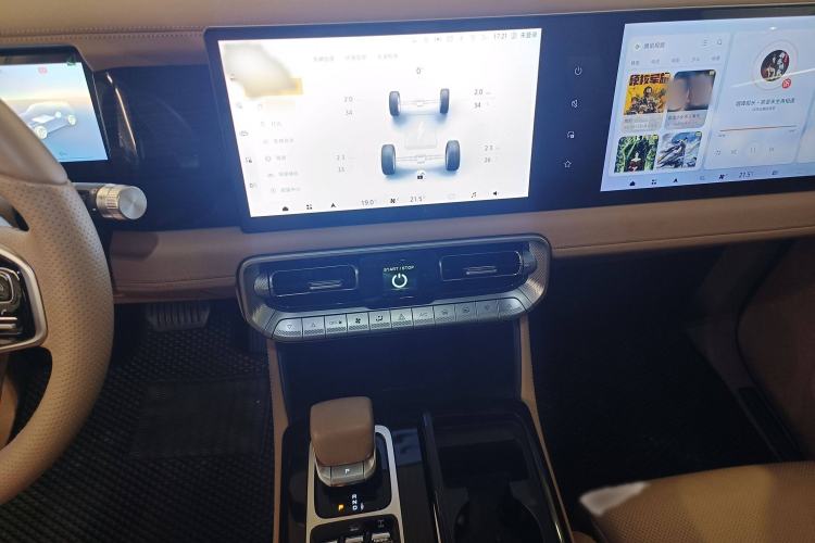 Used BAIC Off-Road BJ60 Leiting 2024 Magic Electric Drive Advanced Version 5 Seats Audio And AC Panel