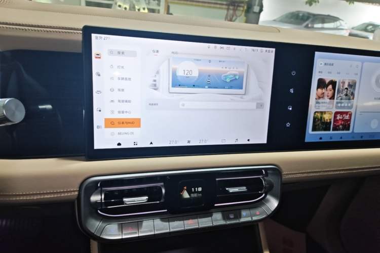 Used BAIC Off-Road BJ60 Leiting 2024 Magic Electric Drive Advanced Version 5 Seats Audio And AC Panel