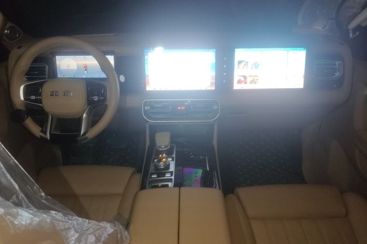 Used BAIC Off-Road BJ60 Leiting 2024 Magic Electric Drive Advanced Version 5 Seats Center Console