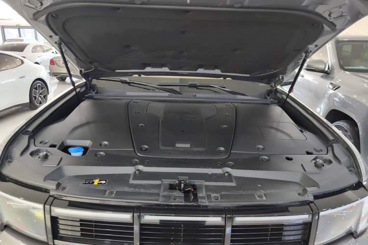Used BAIC Off-Road BJ60 Leiting 2024 Magic Electric Drive Advanced Version 5 Seats Engine Bay