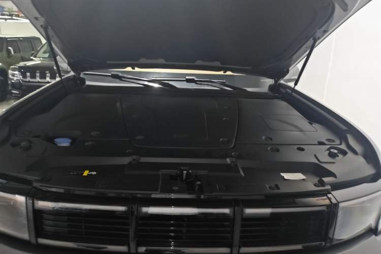 Used BAIC Off-Road BJ60 Leiting 2024 Magic Electric Drive Advanced Version 5 Seats Engine Bay