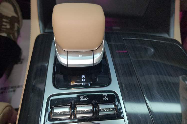 Used BAIC Off-Road BJ60 Leiting 2024 Magic Electric Drive Advanced Version 5 Seats Gear Lever