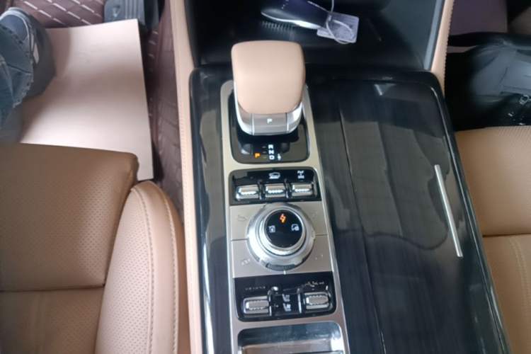 Used BAIC Off-Road BJ60 Leiting 2024 Magic Electric Drive Advanced Version 5 Seats Gear Lever