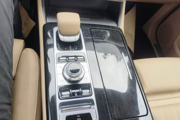 Used BAIC Off-Road BJ60 Leiting 2024 Magic Electric Drive Advanced Version 7 Seats Gear Lever
