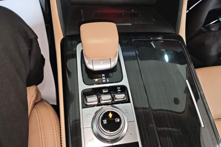 Used BAIC Off-Road BJ60 Leiting 2024 Magic Electric Drive Advanced Version 5 Seats Gear Lever