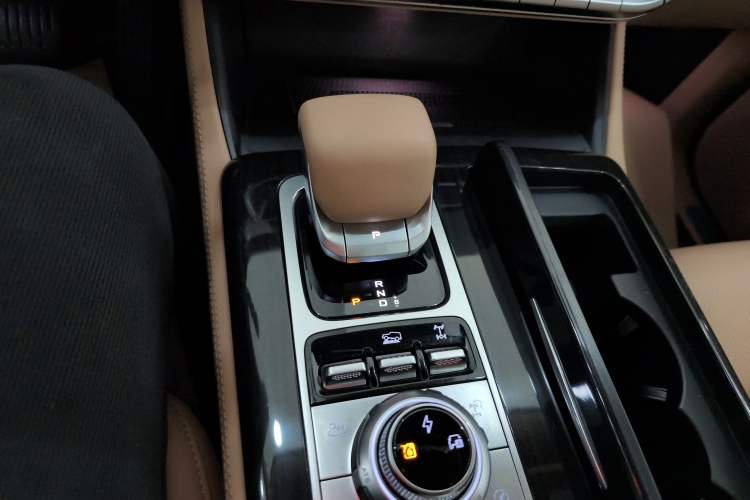 Used BAIC Off-Road BJ60 Leiting 2024 Magic Electric Drive Advanced Version 5 Seats Gear Lever