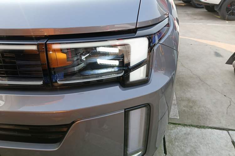 Used BAIC Off-Road BJ60 Leiting 2024 Magic Electric Drive Advanced Version 7 Seats Left Front Headlight