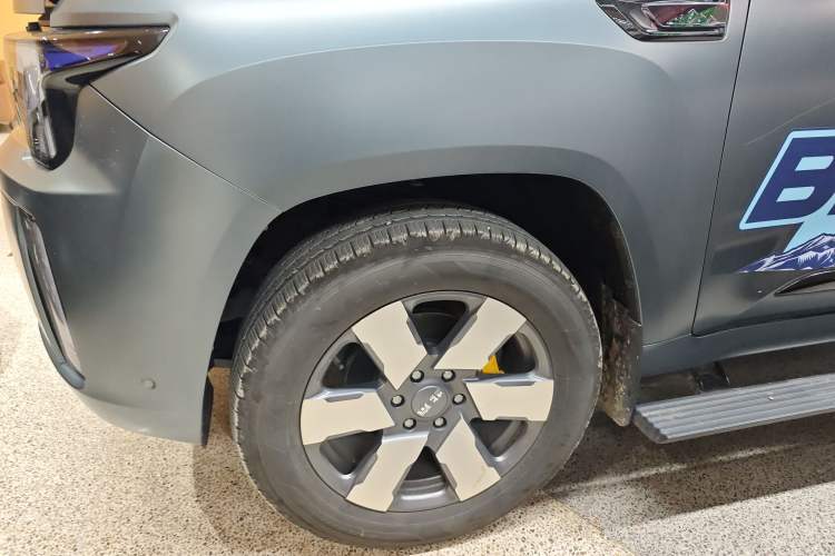 Used BAIC Off-Road BJ60 Leiting 2024 Magic Electric Drive Advanced Version 5 Seats Left Front Wheel Hub