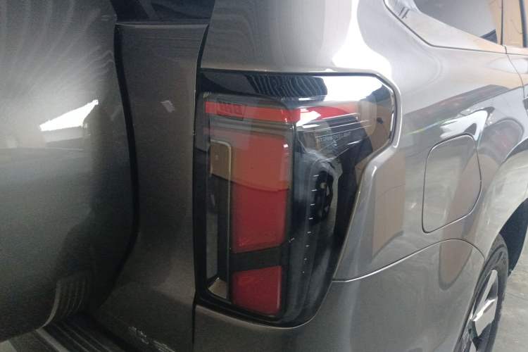 Used BAIC Off-Road BJ60 Leiting 2024 Magic Electric Drive Advanced Version 7 Seats Right Rear Taillight