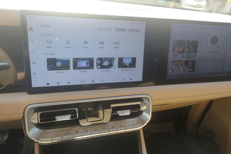 Used BAIC Off-Road BJ60 Leiting 2024 Magic Electric Drive Advanced Version 5 Seats Audio And AC Panel