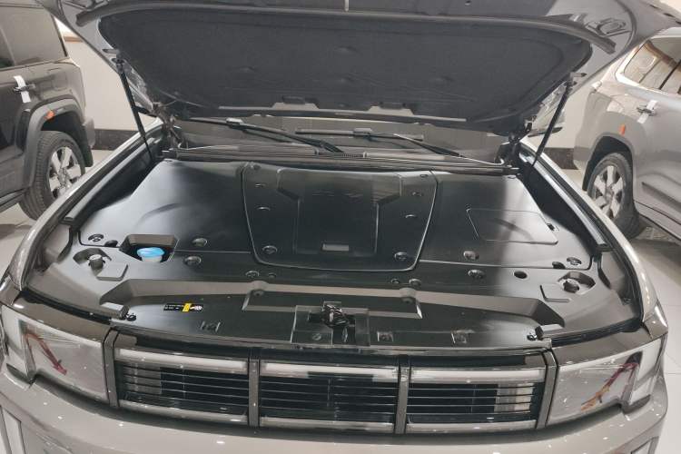 Used BAIC Off-Road BJ60 Leiting 2024 Magic Electric Drive Advanced Version 5 Seats Engine Bay