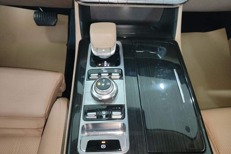 Used BAIC Off-Road BJ60 Leiting 2024 Magic Electric Drive Advanced Version 5 Seats Gear Lever