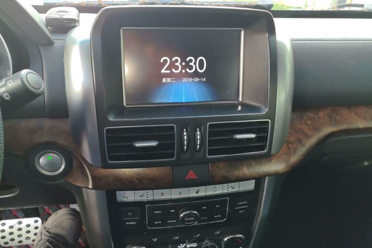 Used BAIC Off-Road BJ80 2016 2.3T Automatic Prestige Edition Audio And AC Panel