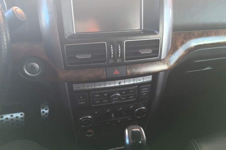 Used BAIC Off-Road BJ80 2016 2.3T Automatic Prestige Edition Audio And AC Panel