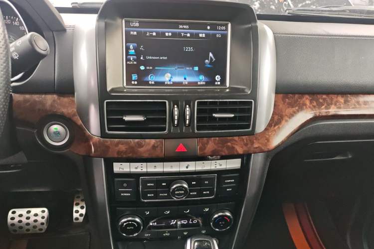 Used BAIC Off-Road BJ80 2016 2.3T Automatic Prestige Edition Audio And AC Panel