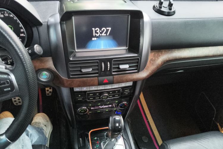 Used BAIC Off-Road BJ80 2016 2.3T Automatic Prestige Edition Audio And AC Panel