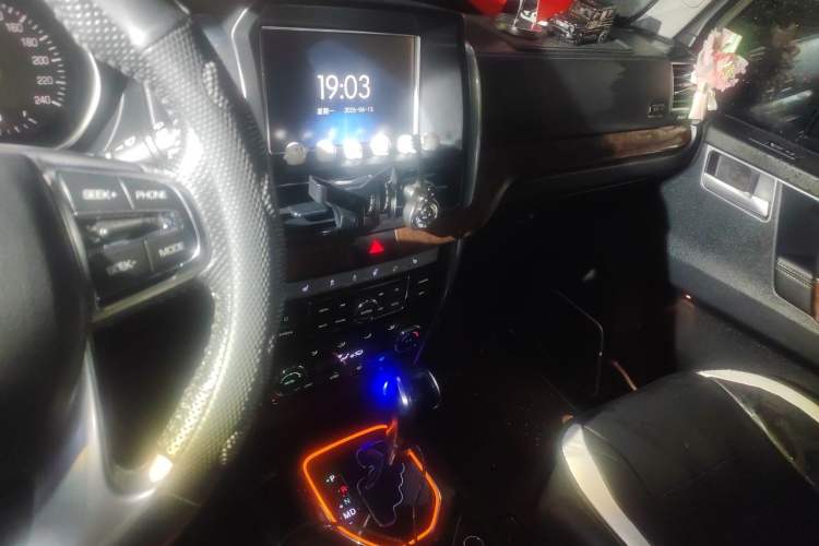 Used BAIC Off-Road BJ80 2016 2.3T Automatic Prestige Edition Audio And AC Panel