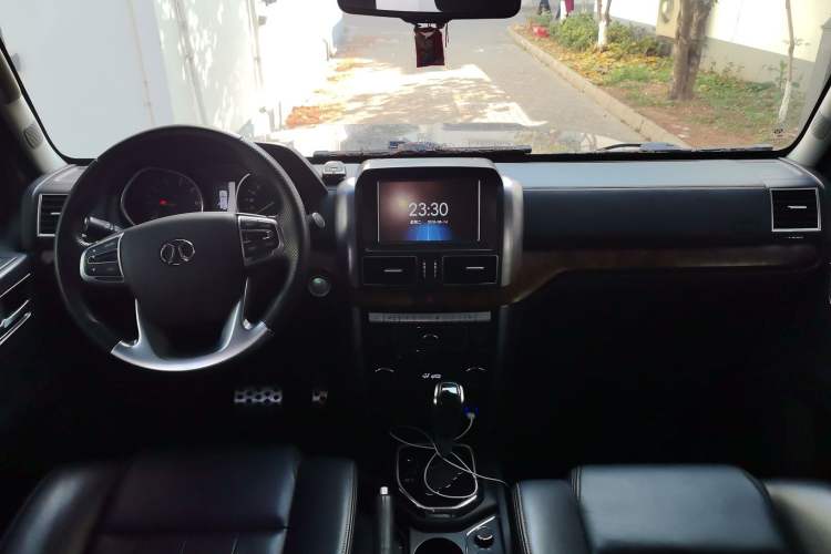 Used BAIC Off-Road BJ80 2016 2.3T Automatic Prestige Edition Center Console