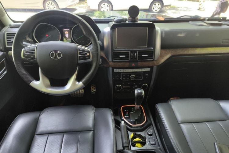 Used BAIC Off-Road BJ80 2016 2.3T Automatic Prestige Edition Center Console