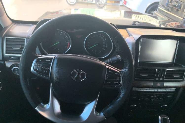 Used BAIC Off-Road BJ80 2016 2.3T Automatic Prestige Edition Center Console
