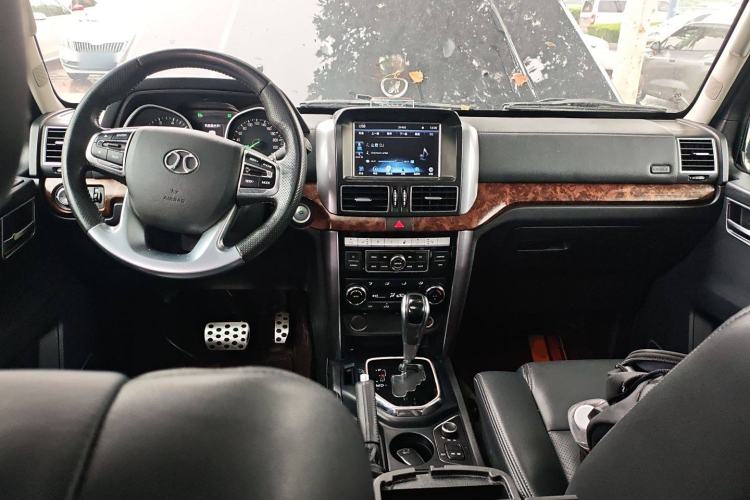 Used BAIC Off-Road BJ80 2016 2.3T Automatic Prestige Edition Center Console