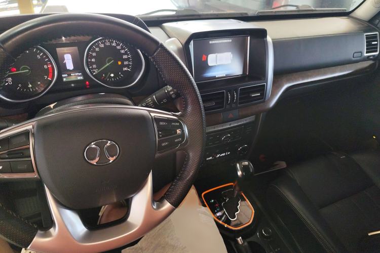 Used BAIC Off-Road BJ80 2016 2.3T Automatic Prestige Edition Center Console