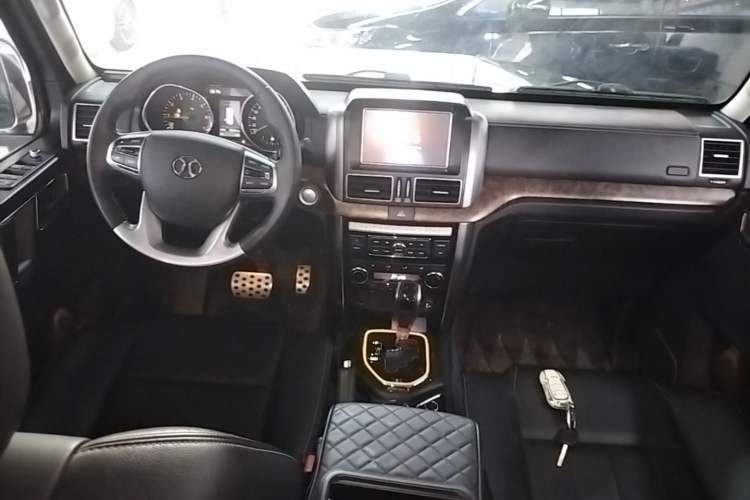 Used BAIC Off-Road BJ80 2016 2.3T Automatic Prestige Edition Center Console