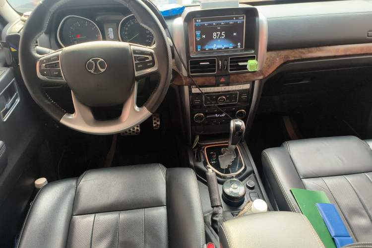 Used BAIC Off-Road BJ80 2016 2.3T Automatic Prestige Edition Center Console