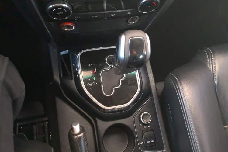 Used BAIC Off-Road BJ80 2016 2.3T Automatic Prestige Edition Gear Lever